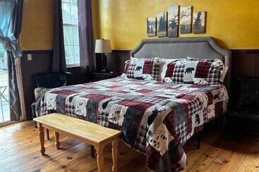 فندق Sequoia River Front Cabins