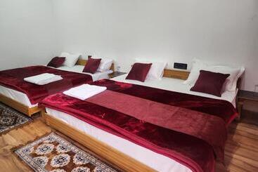 ホテル Yamunotri Heli Resort