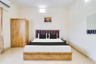 Fabhotel White Retreat Inn