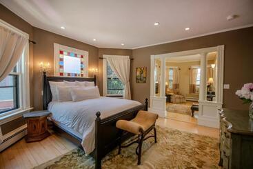 پانسیون 254 South Union Street Guest House