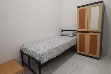 بنسيون Almic Guesthouse Bogor