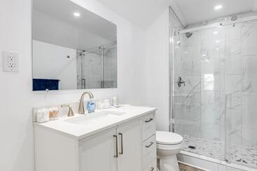 ペンション The Upper Room At Fuller Ave, Euclid Oh