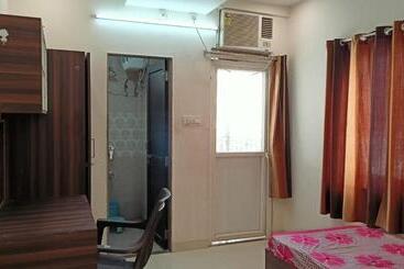 Общежитие Khalsa Boys Residency