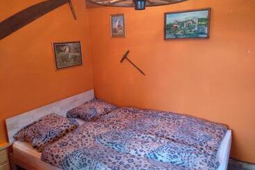 Charmantes Western Zimmer Mit Veranda Auf Dem Raihof