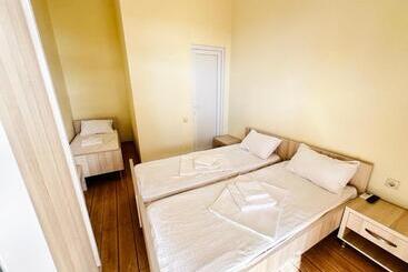 Отель Megobroba