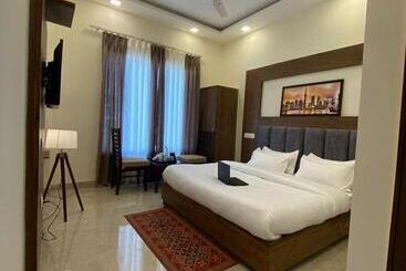 هتل Shambhu Classic Inn