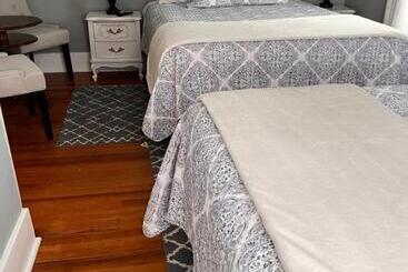 Hudson House Bed And Breakfast