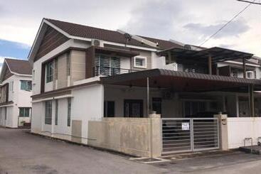 פנסיון Bertam Kepala Batas Guest House For Male Only