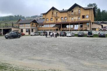 هتل آپارتمان R C Brusnica