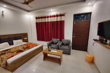 Alaknanda Motel & Restaurant