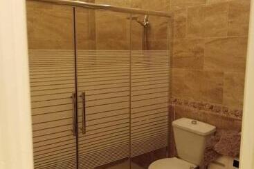 هاستل Roman Inn