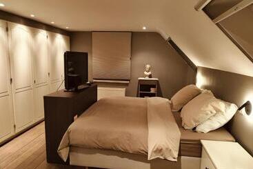 تختخواب و صبحانه Brasserie Kommilfoo