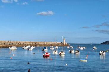 تختخواب و صبحانه L Escale Fleurie à Saint Brieuc