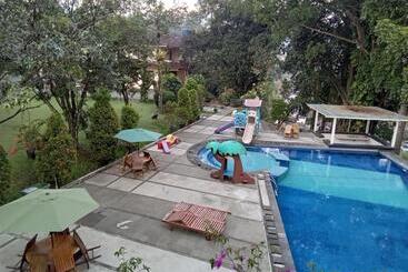فندق Resort Prima Cipayung