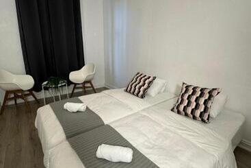 פנסיון Legenda Suites