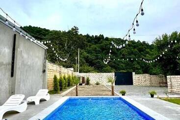 پانسیون Old Land Guest House