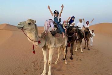 پانسیون Sahara Dunes Luxury Camp