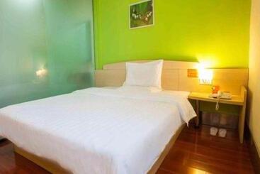 هتل 7 Days Inn Chongqing Nanping Wanda Plaza Exhibition Center