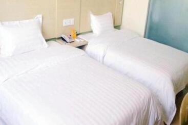 בית מלון כפרי 7 Days Inn Guiyang Gaicha Avenue Guizhou Institute Of Technology