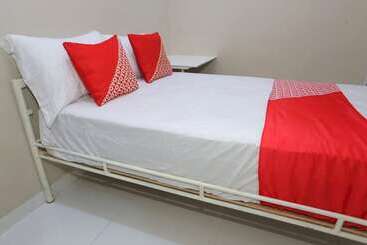 בית מלון כפרי Oyo 93356 Pondok Cirendeu