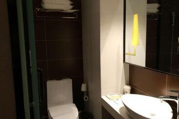 Iu Hotel Yuncheng Tiaoshan Street High Speed Railway Station Branch