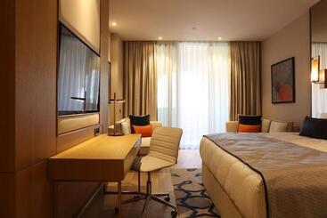 Karavansaray Turkistan Family Hotel   Flying Theatre Access