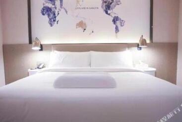 Kyriad Marvelous Hotel Xiangyin Bus Station