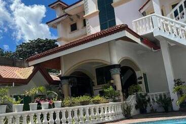 Gracey Dive Resort And Restaurant