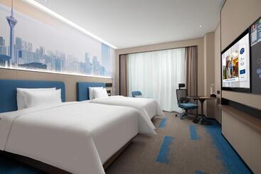 هتل Hilton By Hampton Chengdu North Railway Station