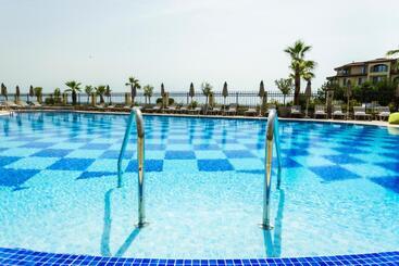 فندق Natura All Seasons Boutique