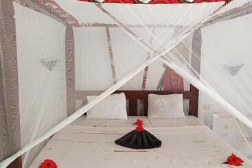 Отель Zanzi Beach