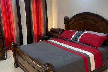 تختخواب و صبحانه Honey S Hidden Villa