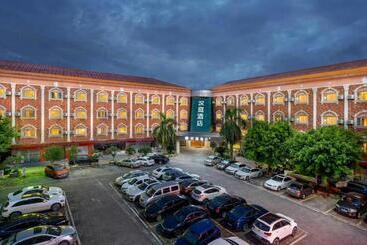Hanting Hotel Guangzhou Baiyun Airport Renhe Metro Station