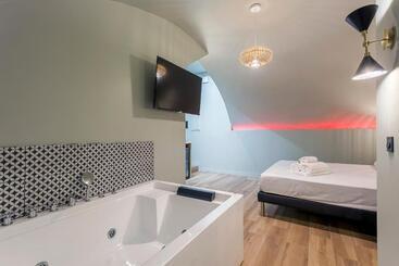 هتل Suite Romantique Balnéo Centre Lyon