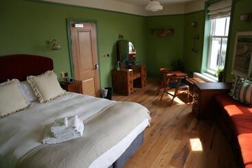 בית מלון כפרי The London & Paris