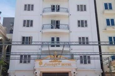 Khách Sạn Moonlight Hotel Mặt Biển Hải Tiến