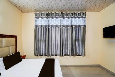 Oyo 82482 Hotel Welcome