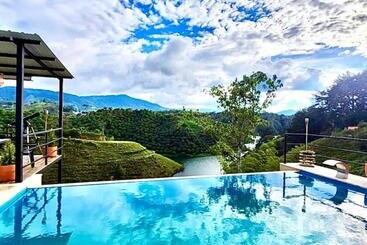 بنسيون Deluxe Gc Suite 201