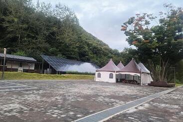 Yeongwol Taehwasan Village Experience Pension