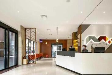 Borrman Hotel Jinjiang Airport Sunshine Food Street