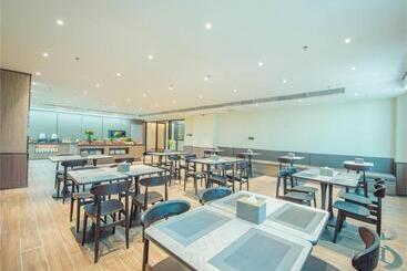 Hanting Hotel Linyin Dongxing Road Airport