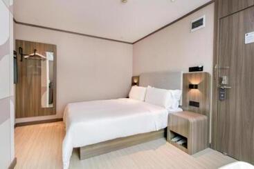 Hanting Hotel Maoming Railway Station