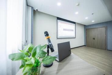 Hanting Hotel Tianjin Chenglindao Metro Station