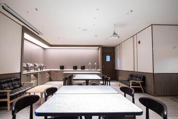 Hanting Hotel Yushu Museum