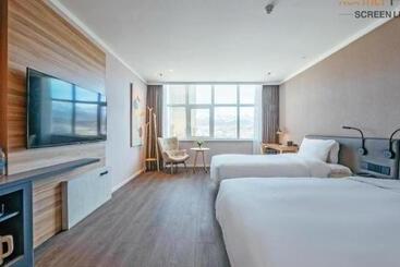 Hanting Premium Hotel Delingha Jinghuawan Plaza