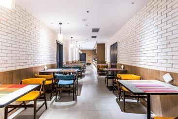 Hanting Premium Hotel Hangzhou Xiaoshan Jianshe 1st Road Metro Station