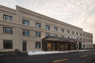 Ji Hotel Shanghai Bao An Road Metro Station