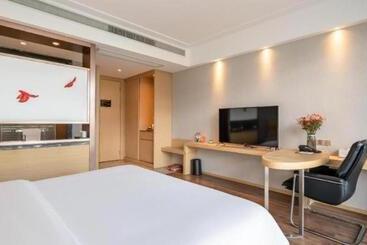 Starway Hotel Bengbu South Station