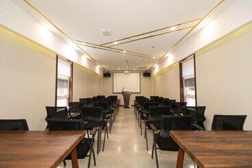 Starway Hotel Linyi University