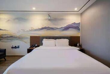 Starway Hotel Nanchang Honggutan Cuiyuan Road Metro Station